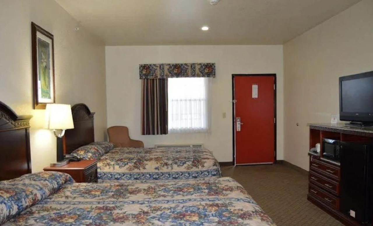 Hiway Inn Express - Kiowa Exterior photo
