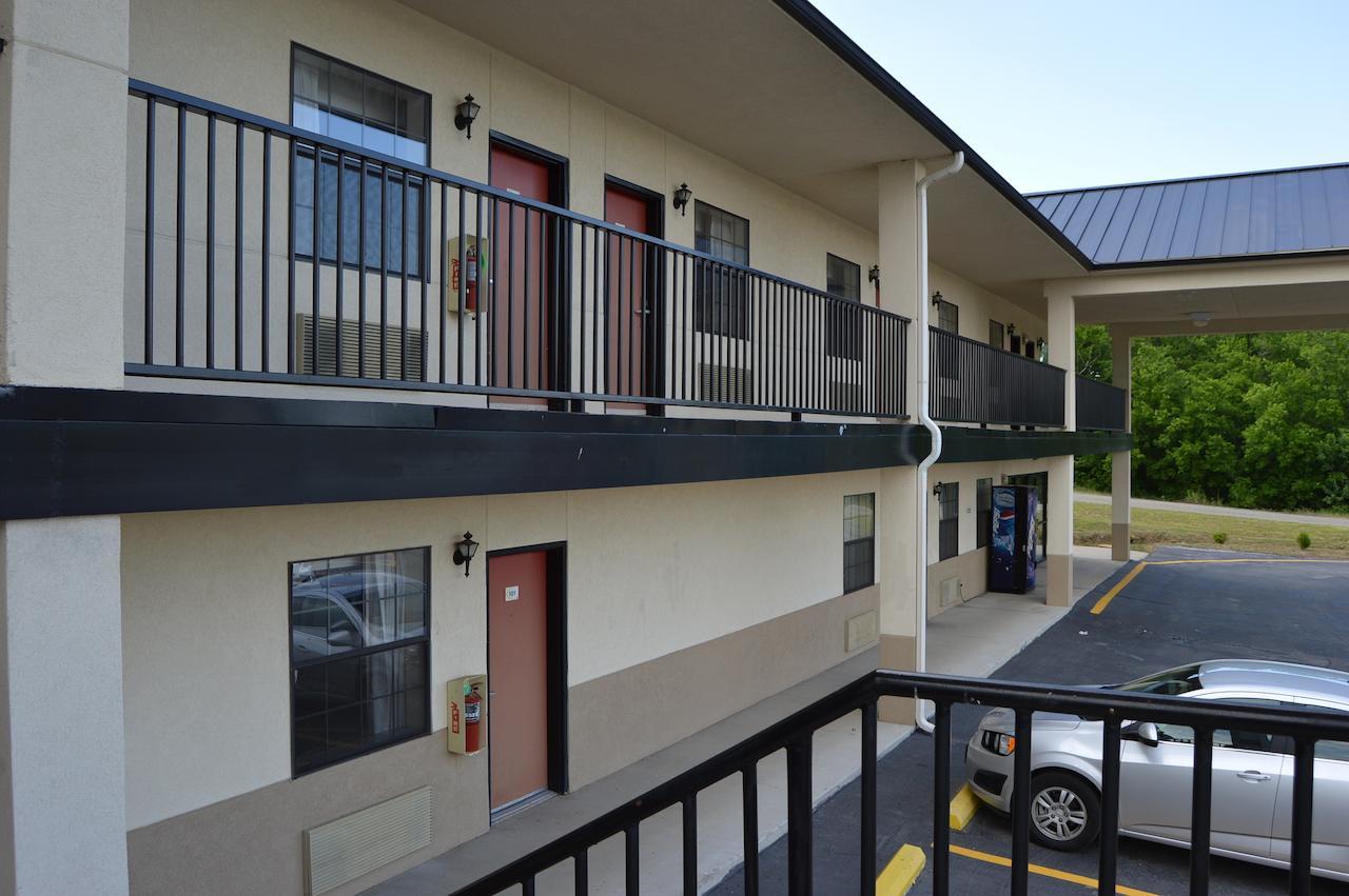 Hiway Inn Express - Kiowa Exterior photo